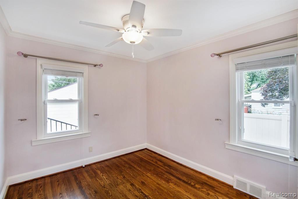 1222 Eaton Road Berkley, MI 48072 - Photo 16 of 35