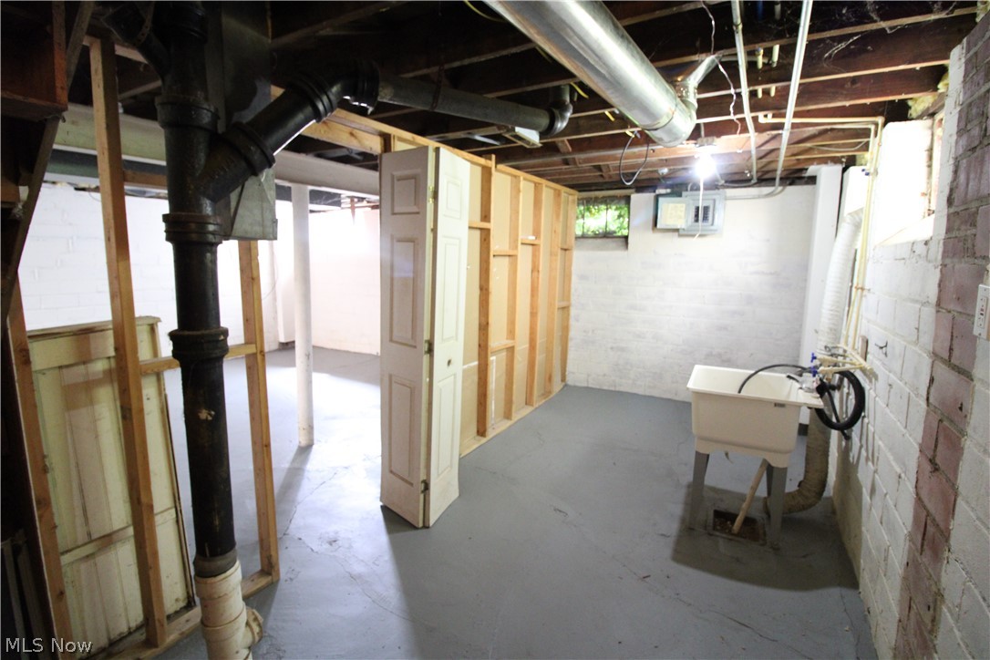 3643 Randolph Road Cleveland, OH 44121 - Photo 23 of 27