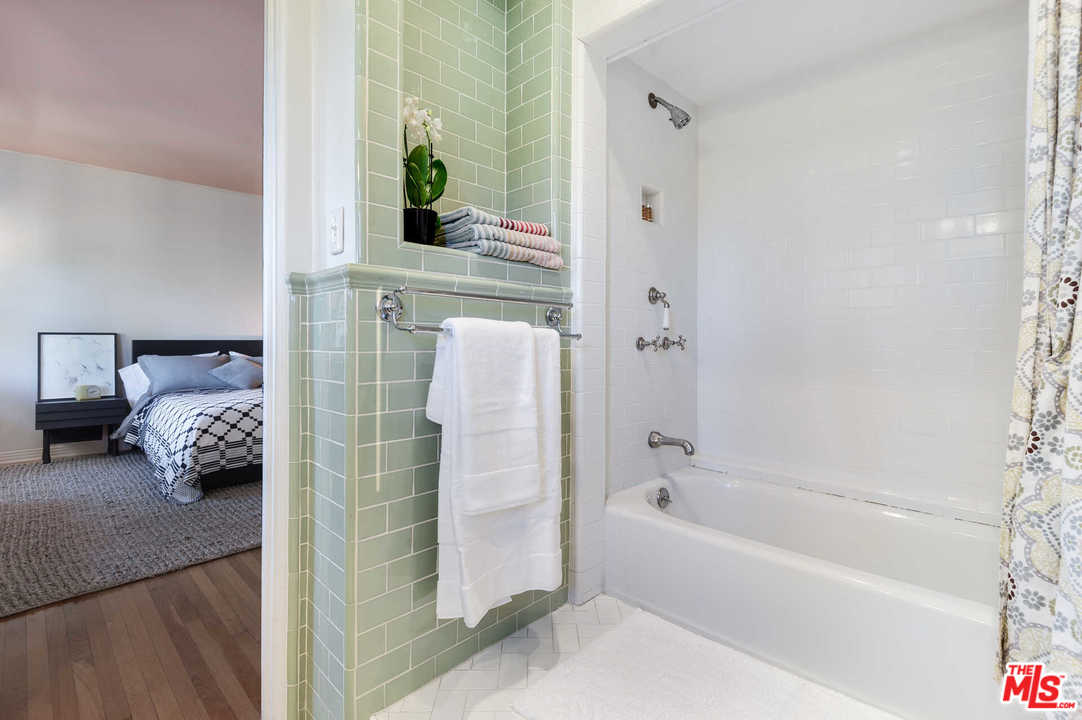 2318 Hollyridge Drive Los Angeles, CA 90068 - Photo 30 of 40 a en suite bathroom with a tub shower and a mirror