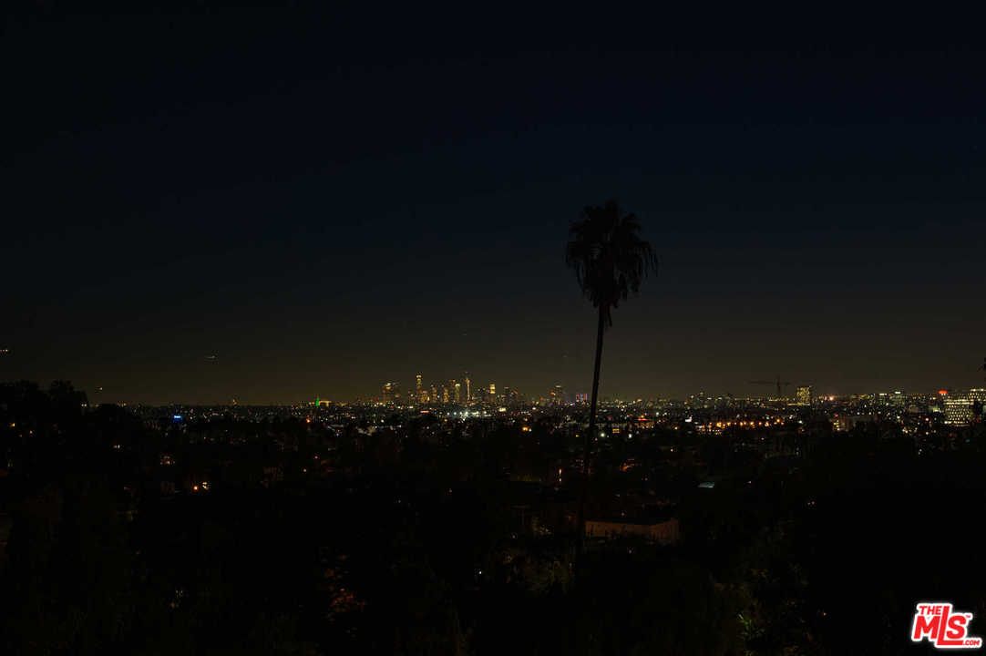 2318 Hollyridge Drive Los Angeles, CA 90068 - Photo 38 of 40