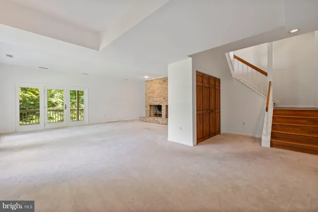 a view of an empty room and window