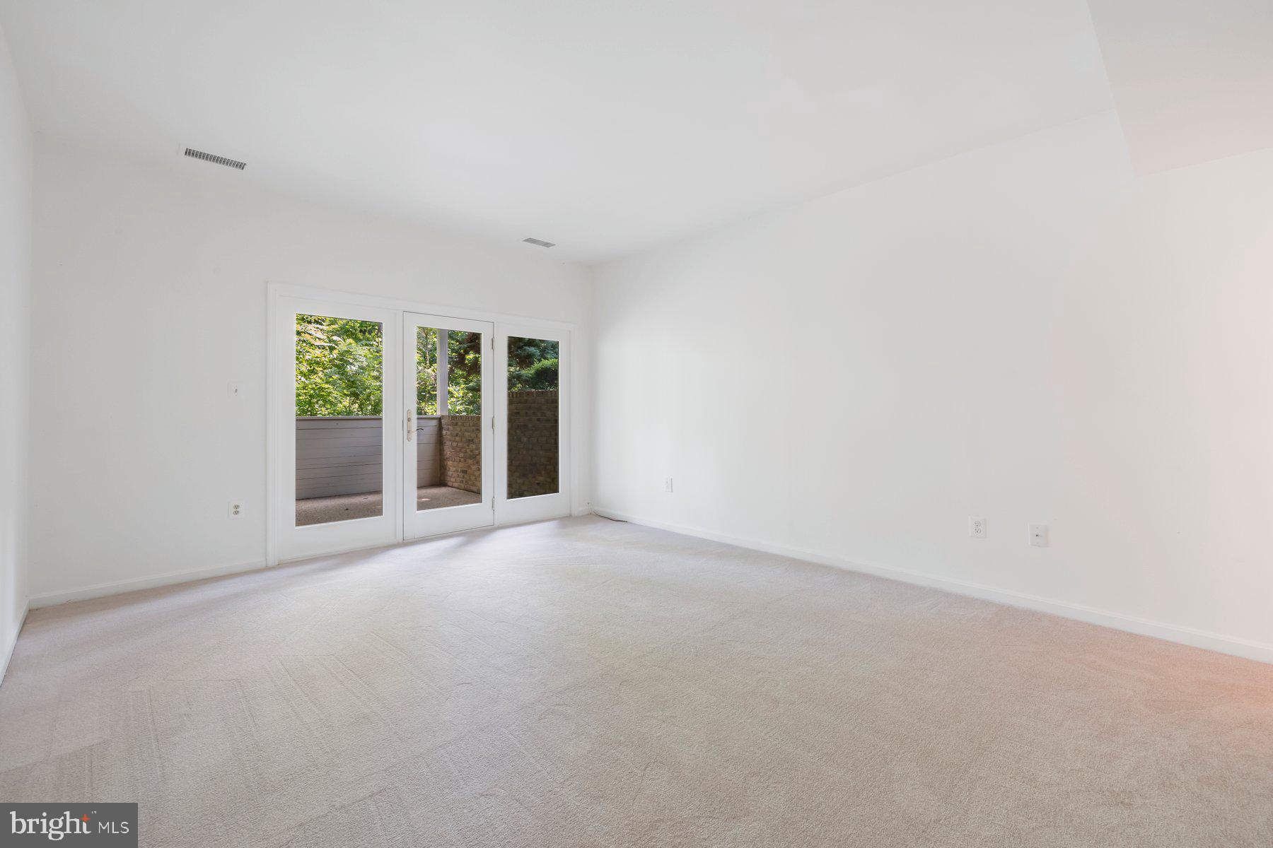 370 South River Landing Road, Unit 370 Edgewater, MD 21037 - Photo 36 of 64 an empty room with windows