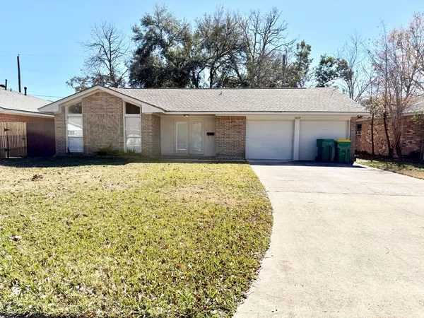 $2,400 | 1809 Capri Lane, Seabrook, TX 77586