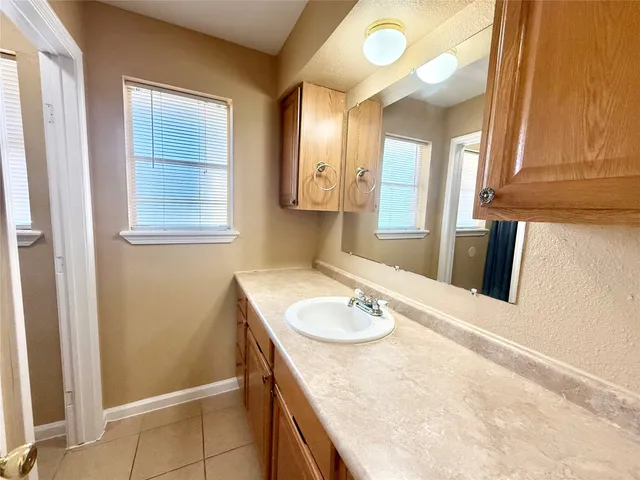 $2,500 | 1809 Capri Lane, Seabrook, TX 77586