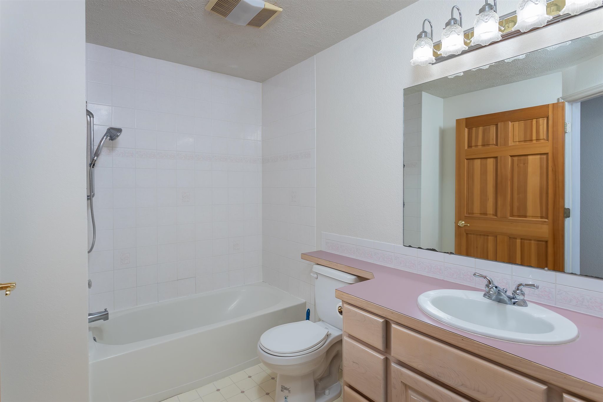 4503 East Lane Park Road Mead, WA 99021 - Photo 14 of 46