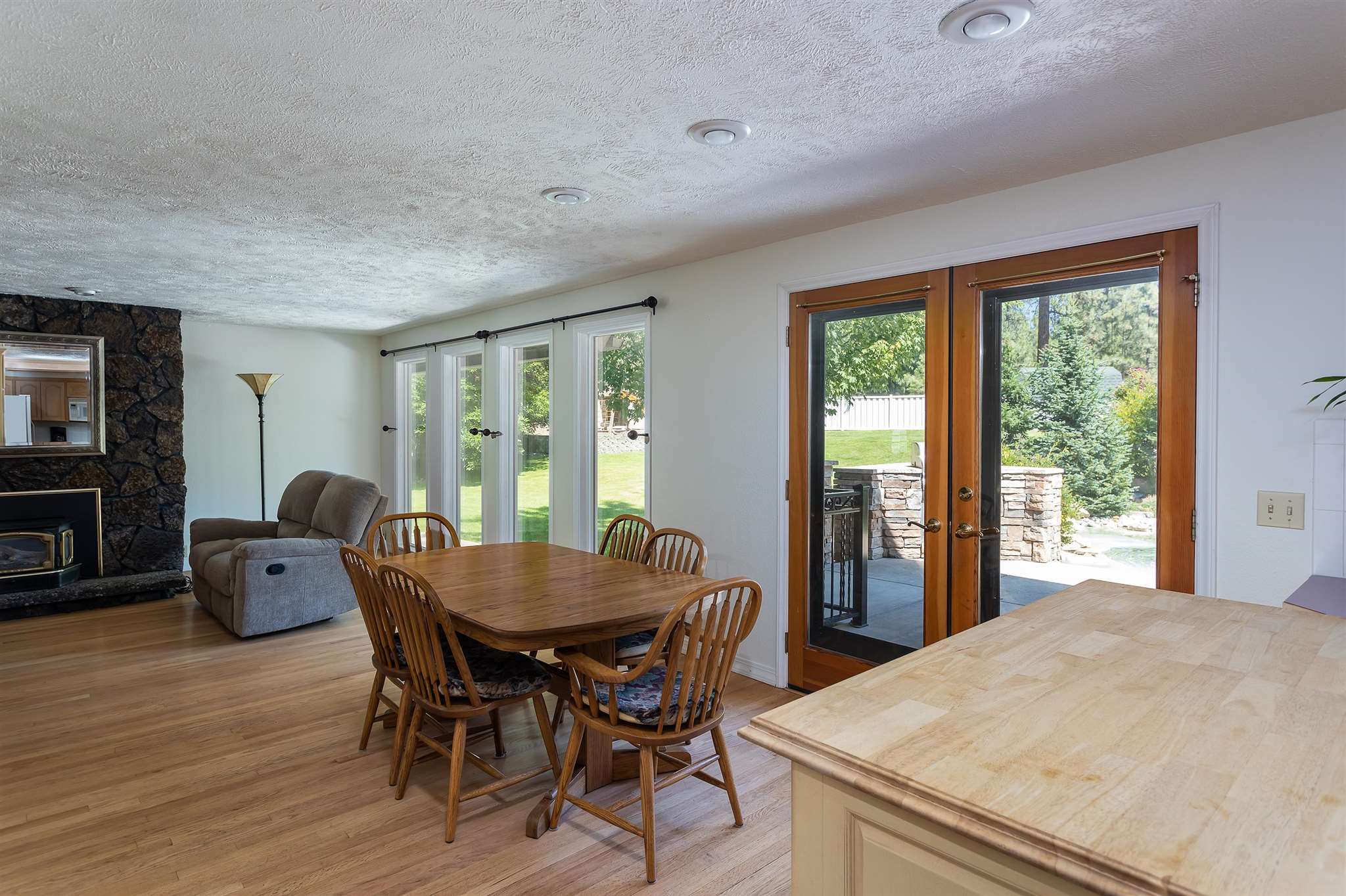 4503 East Lane Park Road Mead, WA 99021 - Photo 5 of 46