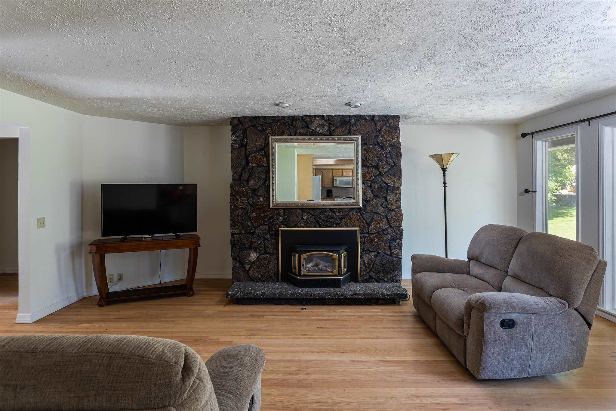 4503 East Lane Park Road Mead, WA 99021 - Photo 7 of 46