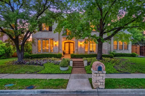 $1,099,000 | 4028 Oakmeadow Drive, Plano, TX 75093