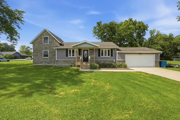 $299,900 | 5406 175th Avenue, Lowell, IN 46356