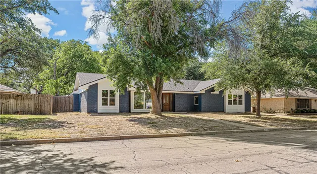 $600,000 | 5001 Lake Arrowhead Drive, Waco, TX 76710