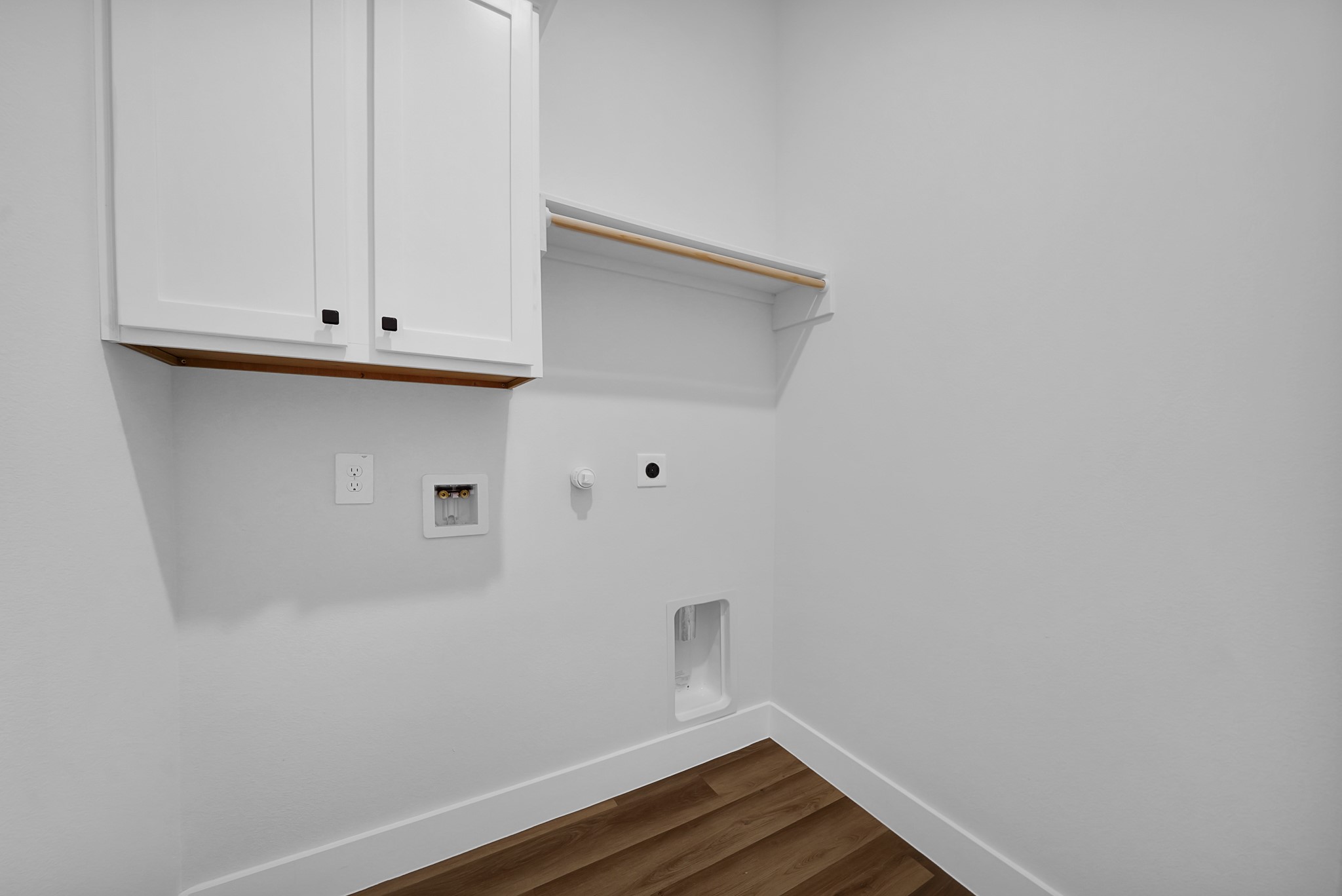 38634 Spur 149 Road, Unit 40A Magnolia, TX 77354 - Photo 17 of 48 WONDERFUL LAUNDRY ROOM WITH HANGER! WASHER & DRYER CAN BE AVALIBLE FOR RENT!