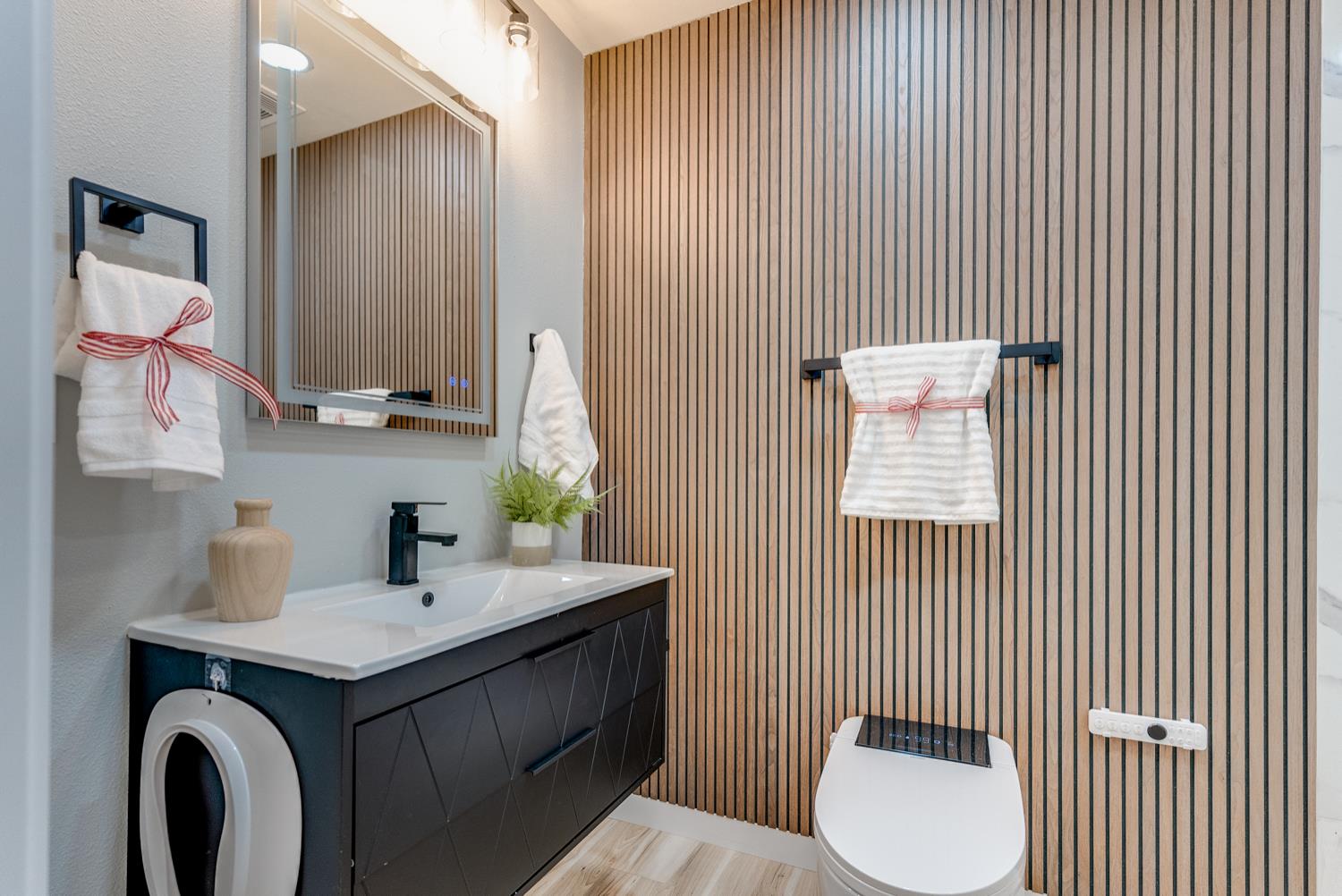 136 North Acacia Avenue Ripon, CA 95366 - Photo 11 of 19 Primary Restroom - the additional toilet seat is to accommodate to small children.