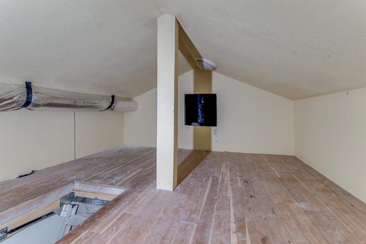 136 North Acacia Avenue Ripon, CA 95366 - Photo 18 of 21 a view of empty room with a wooden floor