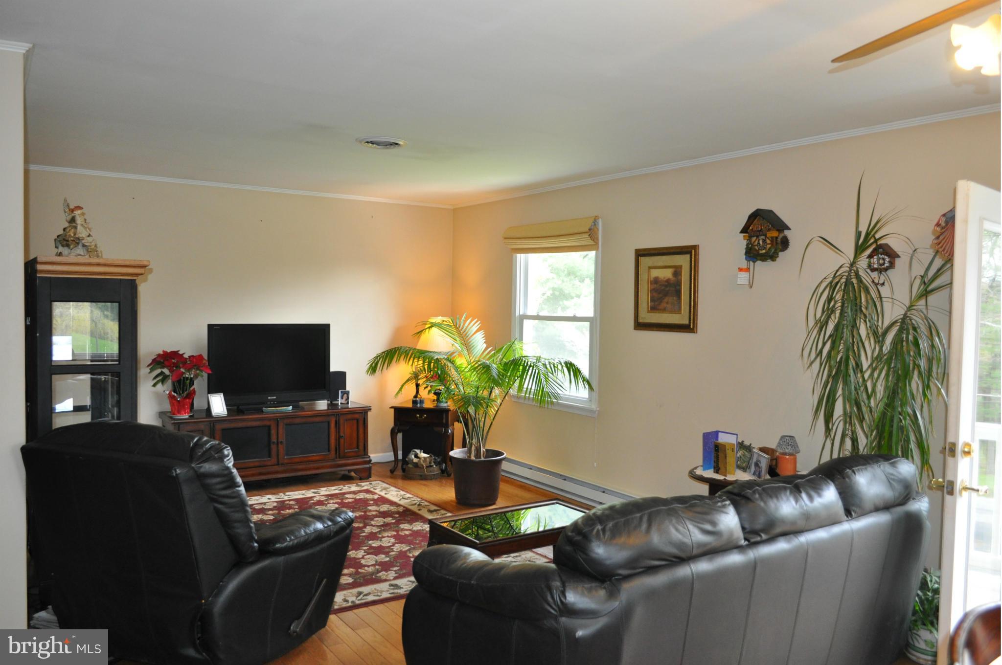 13810 John Kline Road Smithsburg, MD 21783 - Photo 13 of 30 Living Room