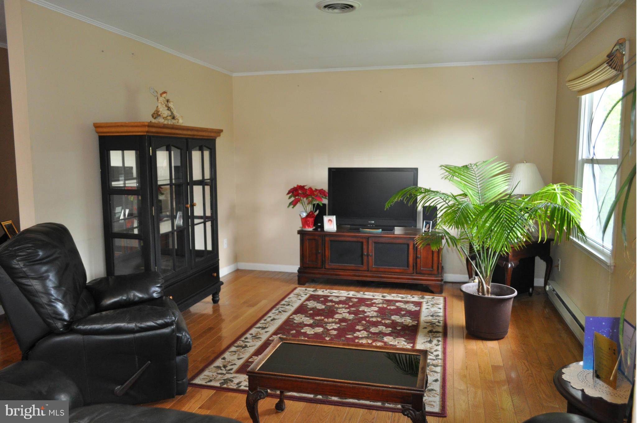13810 John Kline Road Smithsburg, MD 21783 - Photo 14 of 30 Living Room