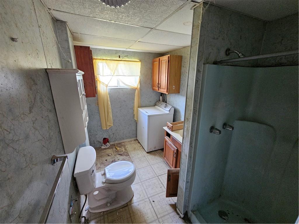 58 Elm Street Natrona Heights, PA 15065 - Photo 14 of 23 a bathroom with a sink toilet and shower