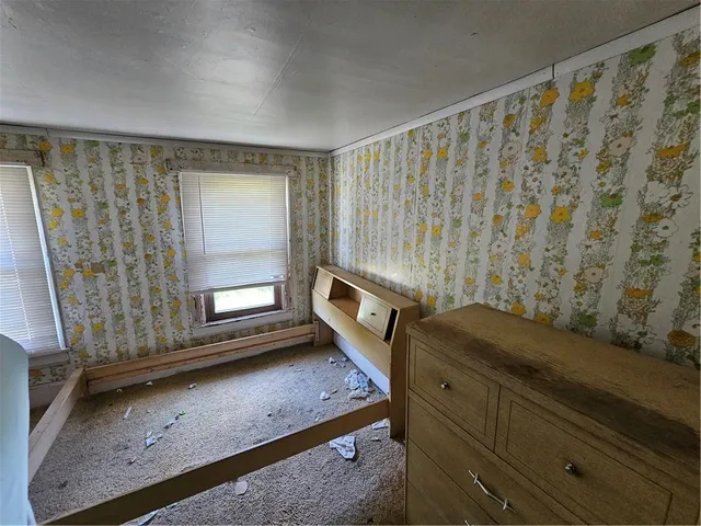 a view of livingroom with furniture and windows