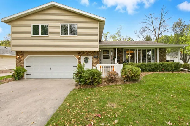 $292,000 | 1813 7 1/2 Street Southwest, Willmar, MN 56201