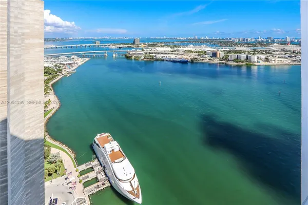 $3,000 | 335 South Biscayne Boulevard, Unit 3510, Miami, FL 33131