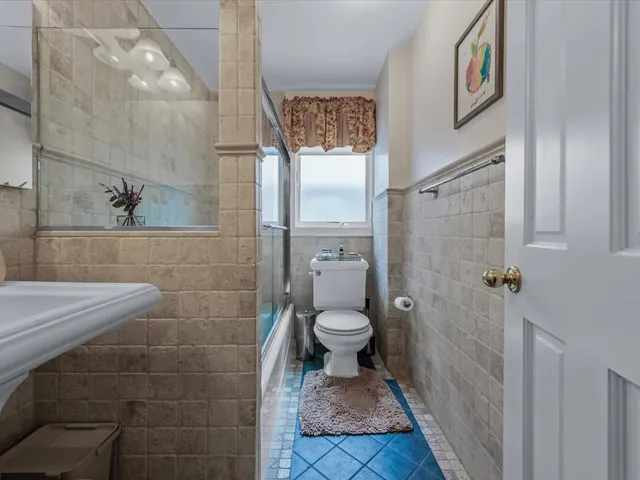 a bathroom with a toilet and a shower