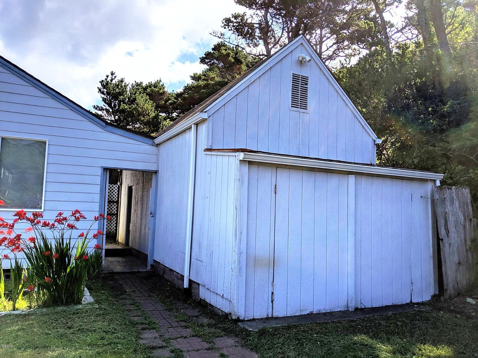 529 Southwest 5th Street Newport, OR 97365 - Photo 13 of 14 Garage