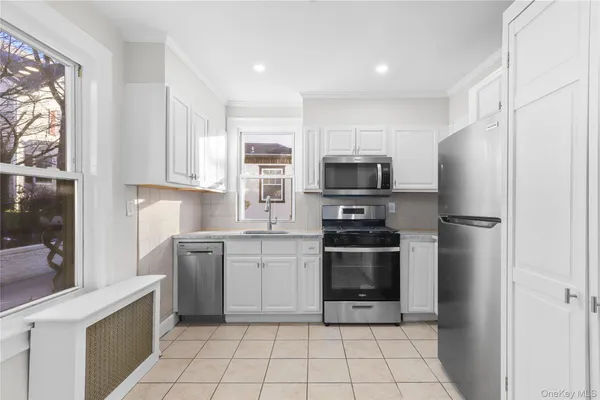 $4,250 | 8 Virginia Avenue, Unit 1, Dobbs Ferry, NY 10522