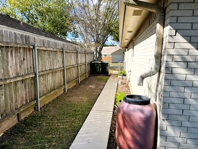 $2,000 | 2901 Crane Drive, Pearland, TX 77581