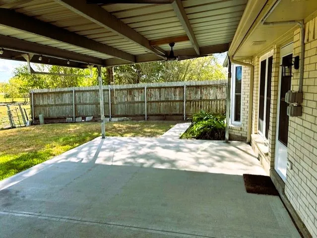 $2,000 | 2901 Crane Drive, Pearland, TX 77581