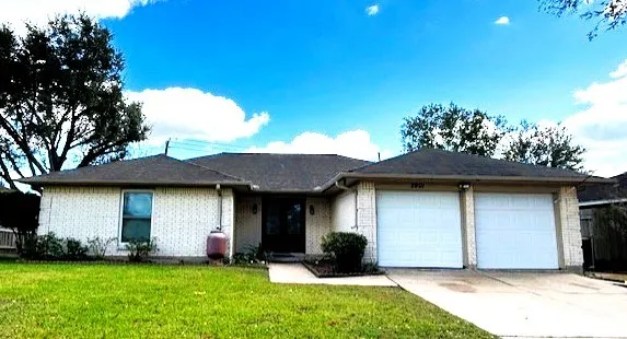 $2,000 | 2901 Crane Drive, Pearland, TX 77581