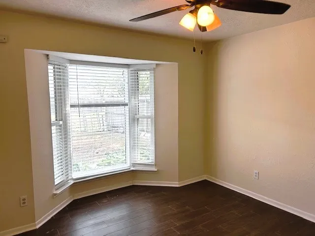 $2,000 | 2901 Crane Drive, Pearland, TX 77581