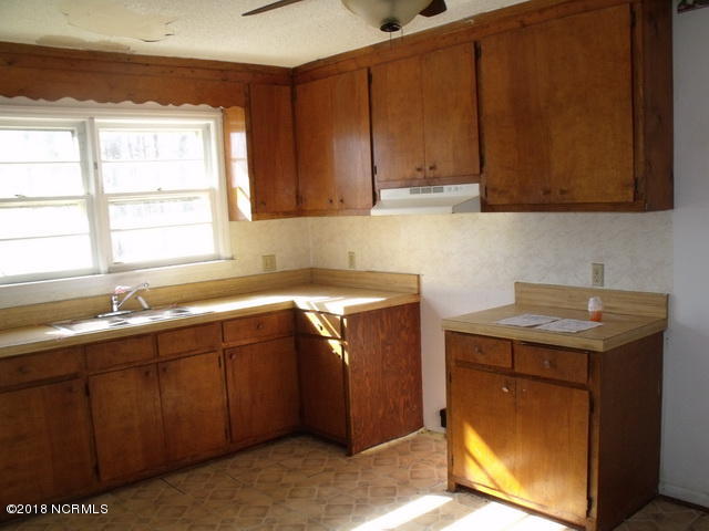 5058 Braxton Road Grifton, NC 28530 - Photo 12 of 14 76 KITCHEN