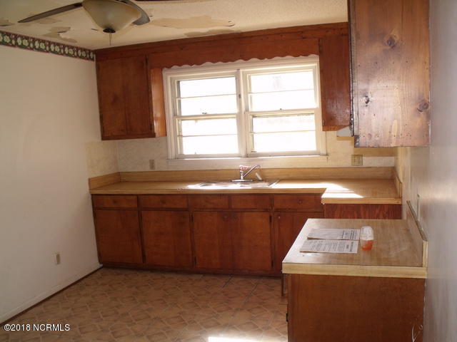 5058 Braxton Road Grifton, NC 28530 - Photo 13 of 14 84 KITCHEN