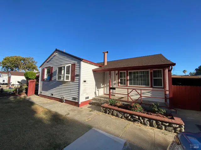 a front view of house with yard
