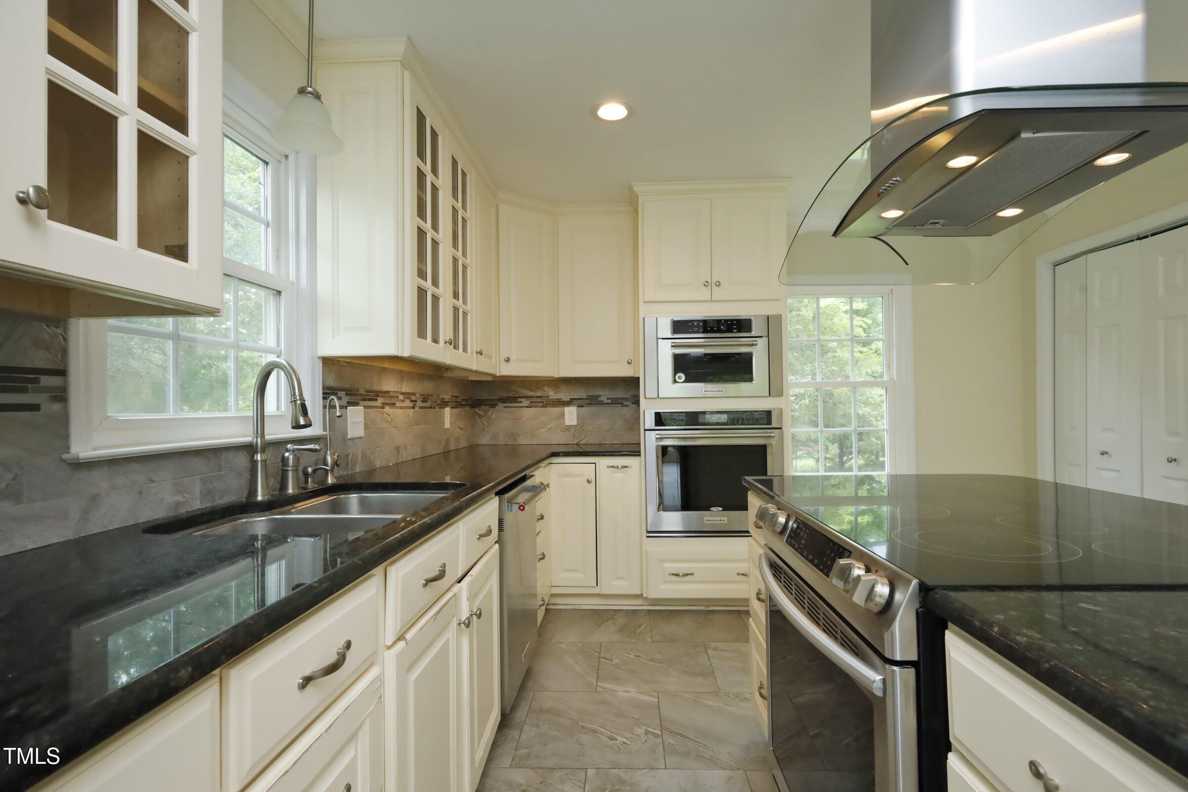 7129 Dexter Road Oxford, NC 27565 - Photo 31 of 85 27Kitchen