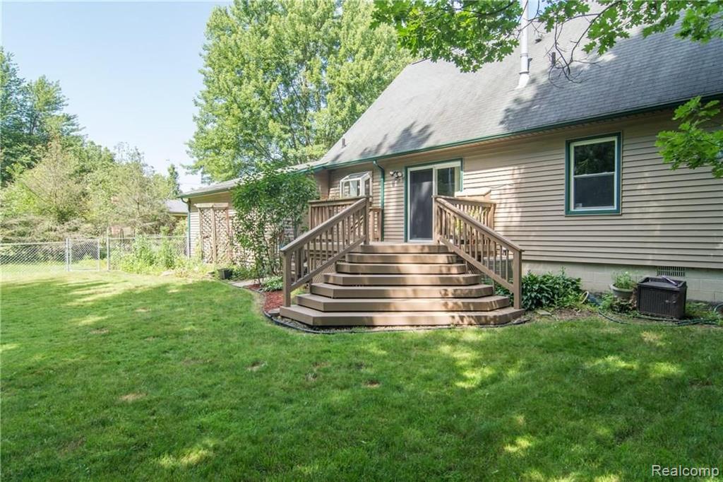 21820 Otter Road Belleville, MI 48111 - Photo 33 of 34