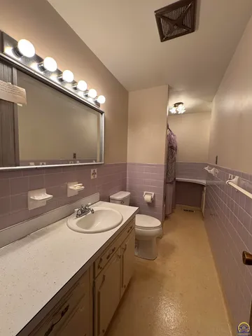 $175,000 | 4300 Southwest 30th Street, Topeka, KS 66614