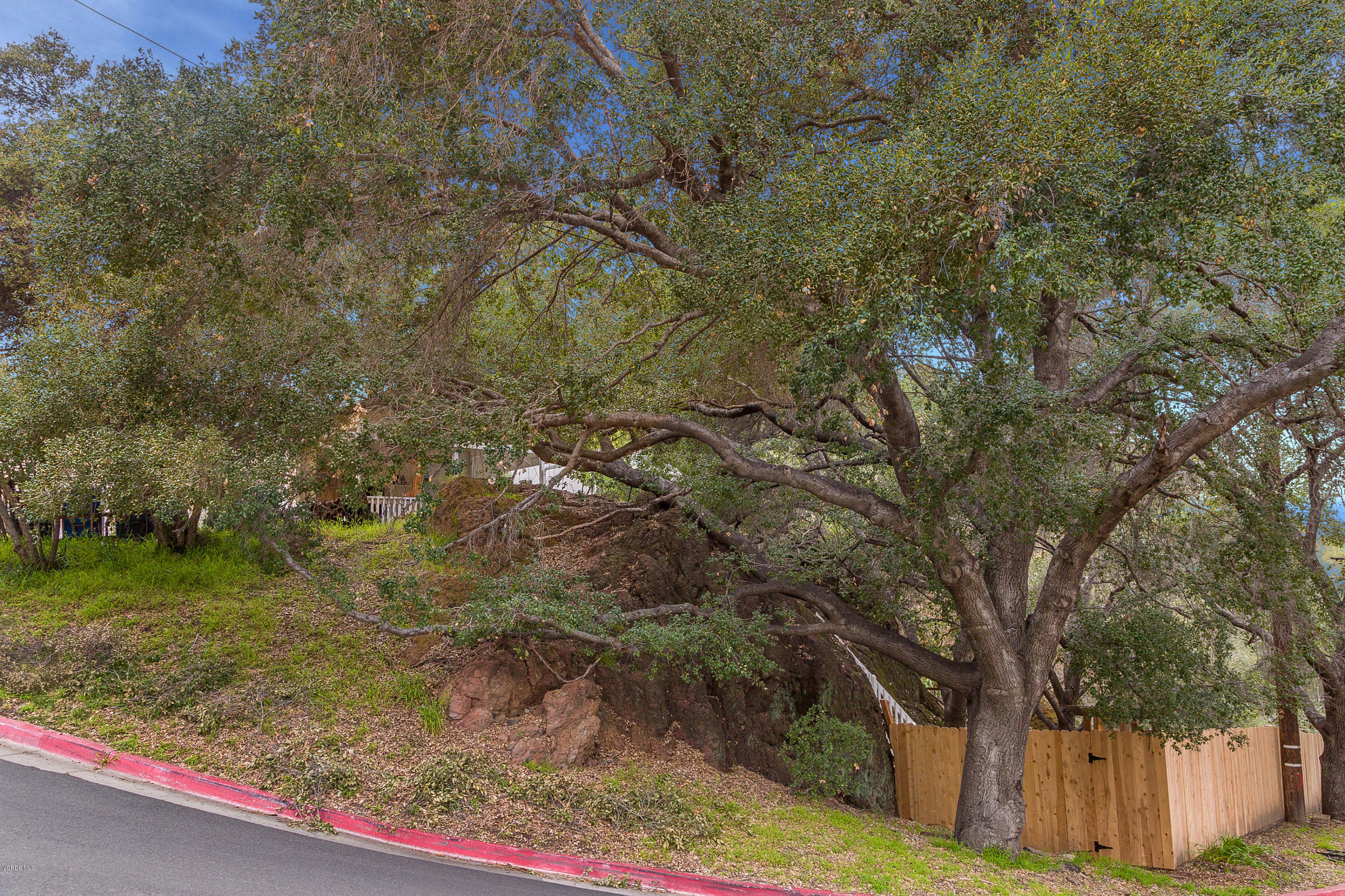 4919 Lewis Road Agoura Hills, CA 91301 - Photo 32 of 34 40