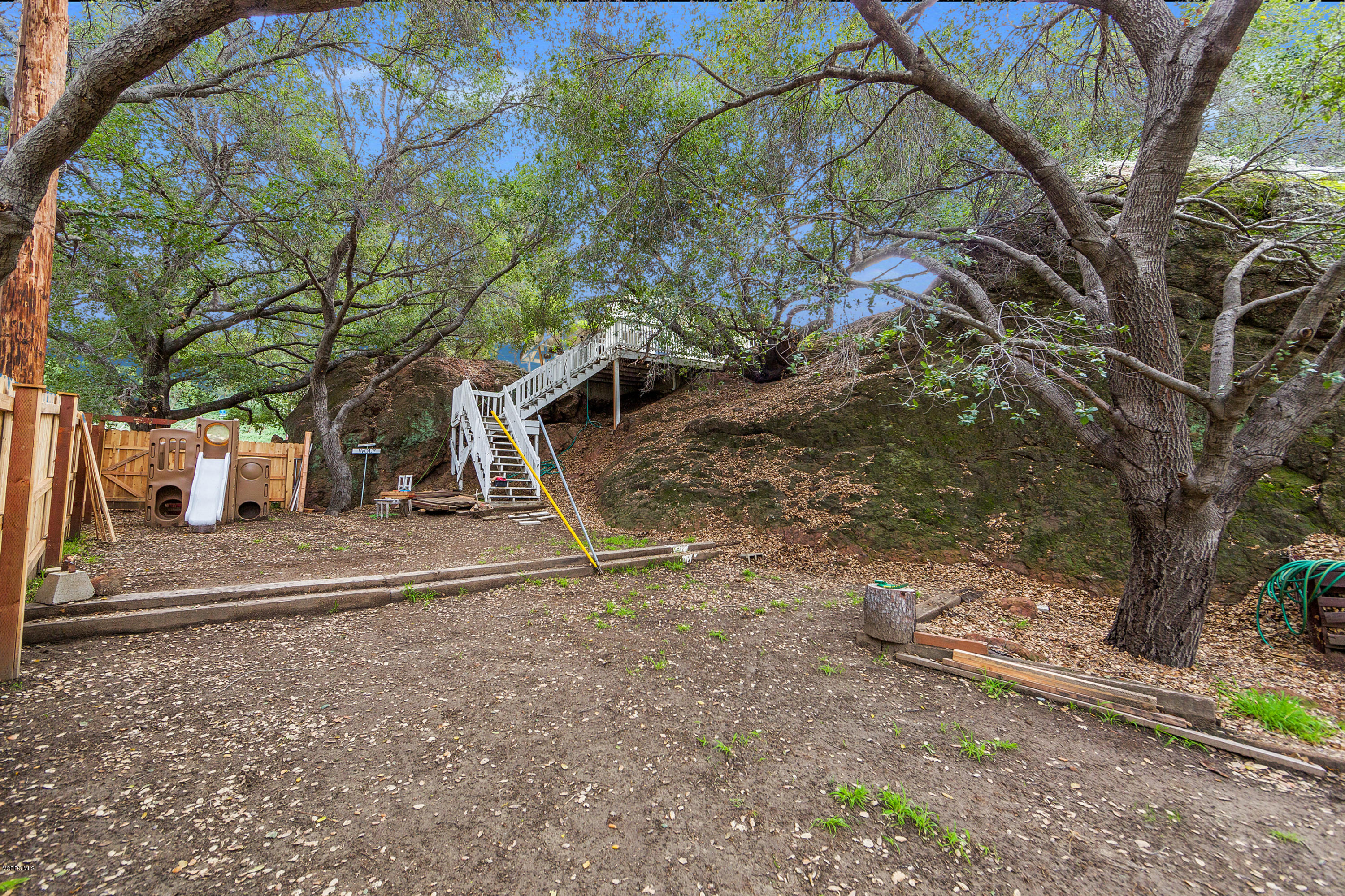 4919 Lewis Road Agoura Hills, CA 91301 - Photo 5 of 34 33