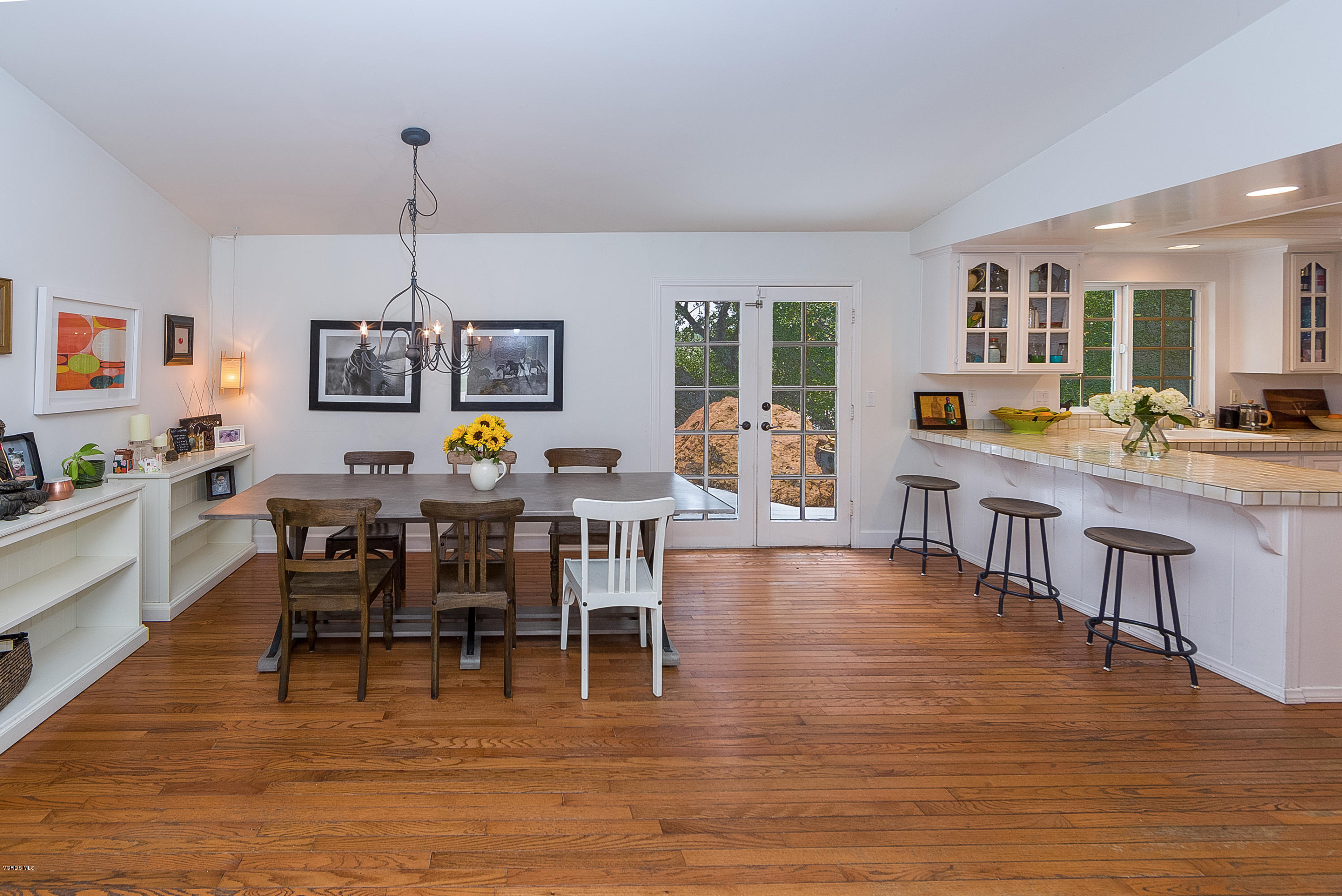 4919 Lewis Road Agoura Hills, CA 91301 - Photo 7 of 34 10
