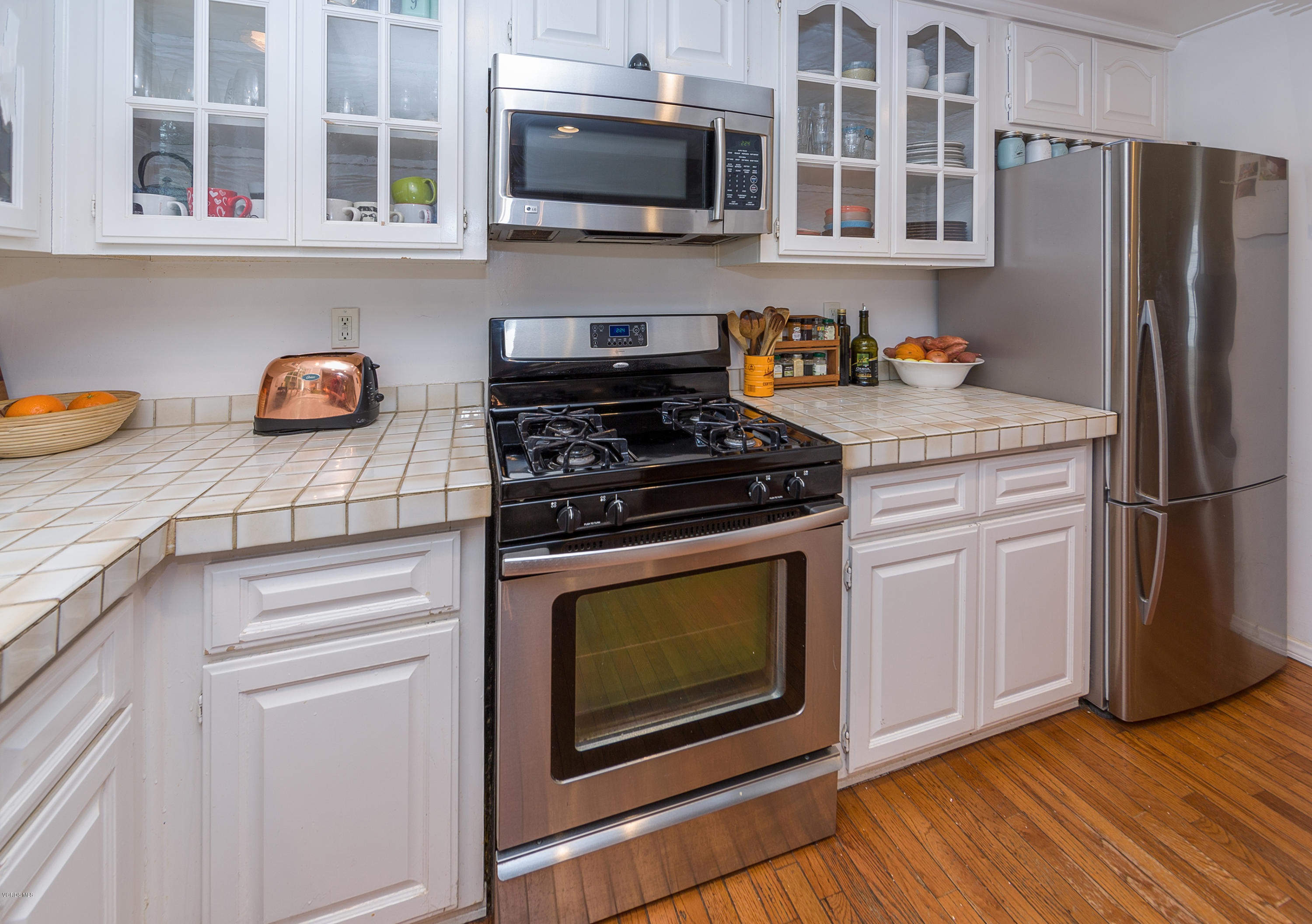 4919 Lewis Road Agoura Hills, CA 91301 - Photo 10 of 34 13