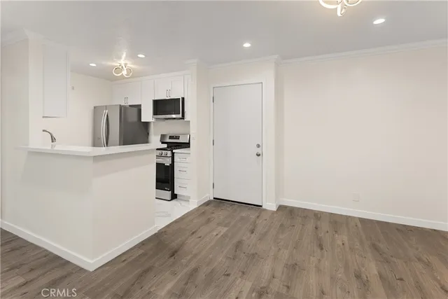 $423,000 | 18620 Hatteras, Unit 173, Tarzana, CA 91356