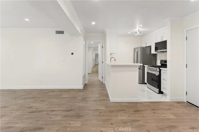 $423,000 | 18620 Hatteras, Unit 173, Tarzana, CA 91356