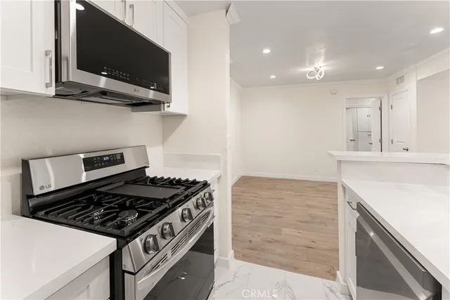 $423,000 | 18620 Hatteras, Unit 173, Tarzana, CA 91356