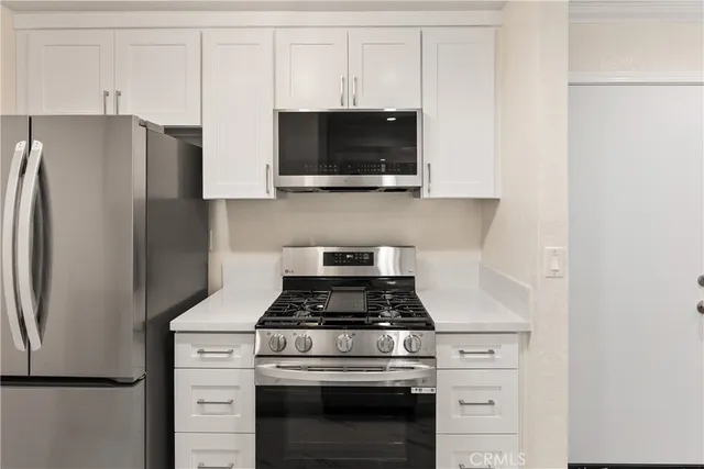 $423,000 | 18620 Hatteras, Unit 173, Tarzana, CA 91356