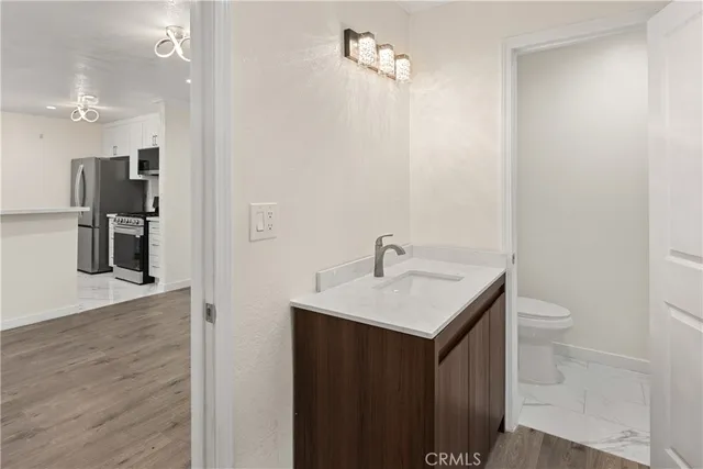 $423,000 | 18620 Hatteras, Unit 173, Tarzana, CA 91356