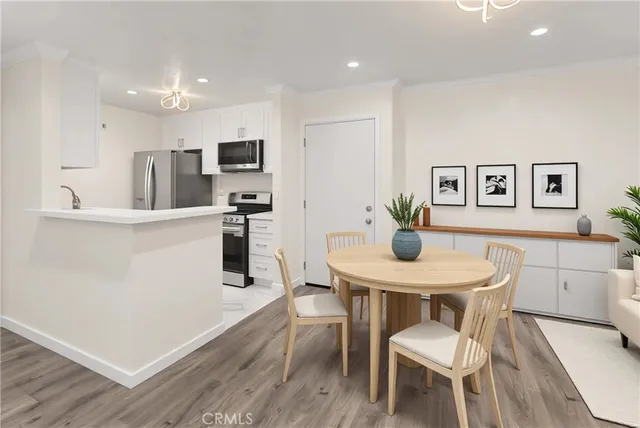 $423,000 | 18620 Hatteras, Unit 173, Tarzana, CA 91356