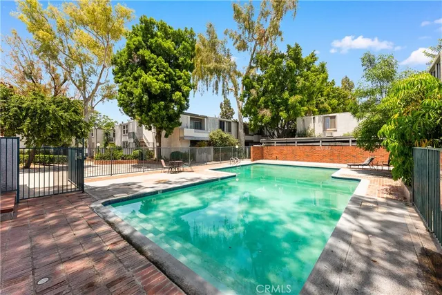 $423,000 | 18620 Hatteras, Unit 173, Tarzana, CA 91356