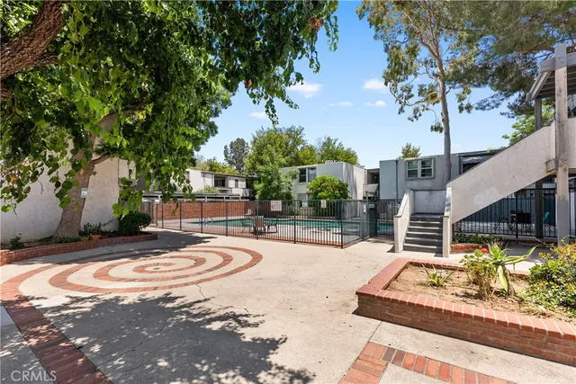 $423,000 | 18620 Hatteras, Unit 173, Tarzana, CA 91356