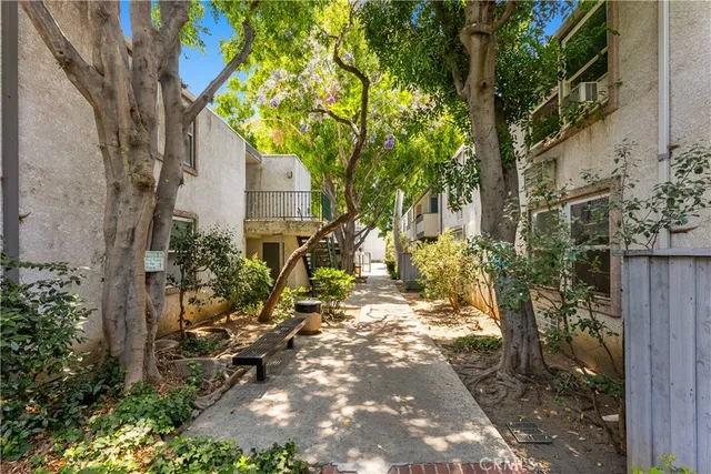 $423,000 | 18620 Hatteras, Unit 173, Tarzana, CA 91356