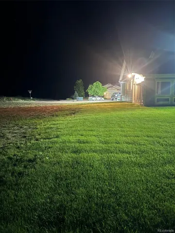 a view of an outside space